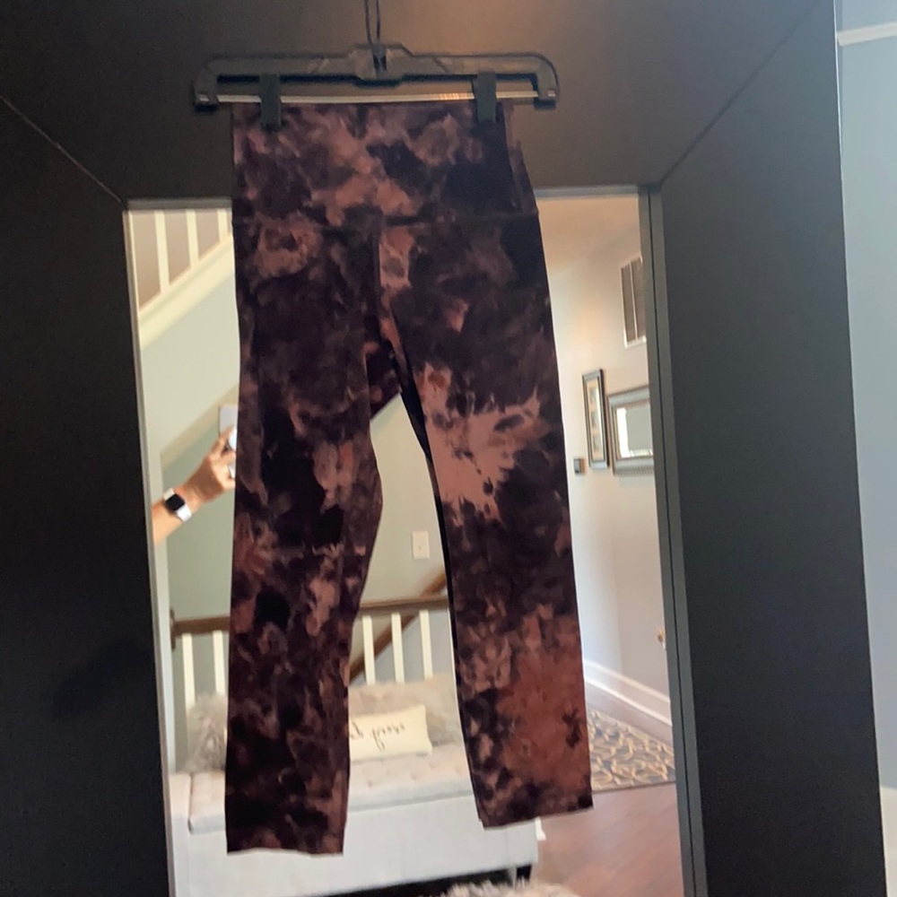 Lululemon size 4 Aligns. Crops.